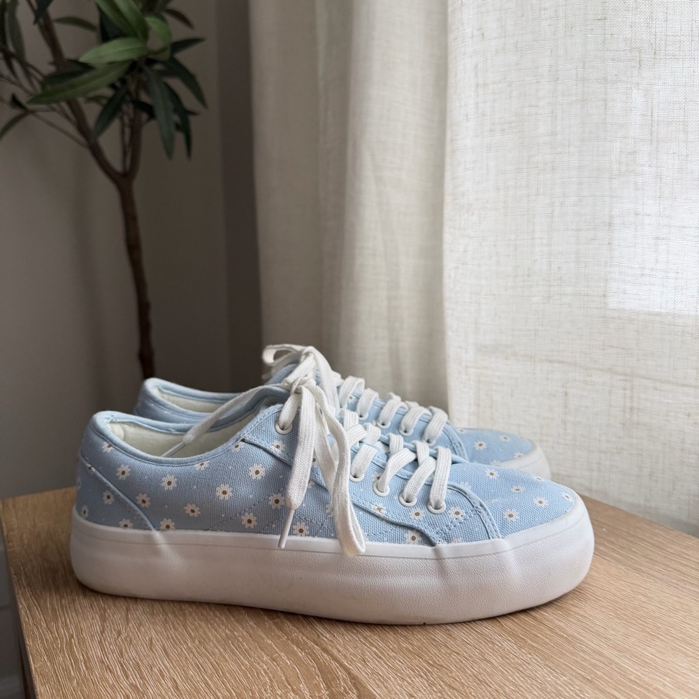 Sincerely Jules Blue Daisy Platform Sneakers Women’s 8.5